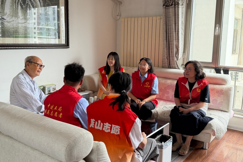 聆听老党员分享