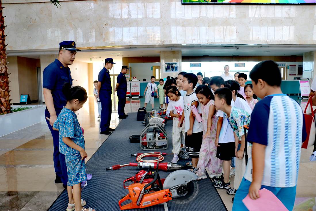 潍坊消防多点发力筑牢青少年安全防线(图1)