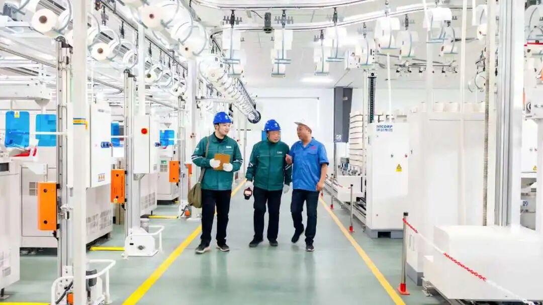 国网夏津县供电公司工作人员到纺织企业开展上门走访服务。李海涛 摄