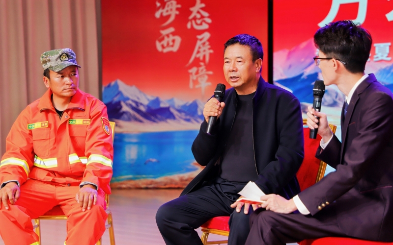 在青海海西，同上一堂“瀚海植绿”的思政课