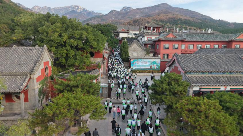 參與者出發。主辦方供圖