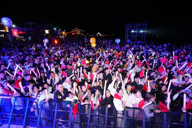 沂蒙山蒙童胜境旅游度假区沙滩音乐会