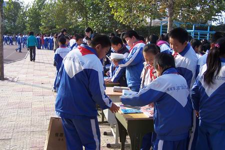 济南市洪家楼第三小学 图书互换市场开张啦