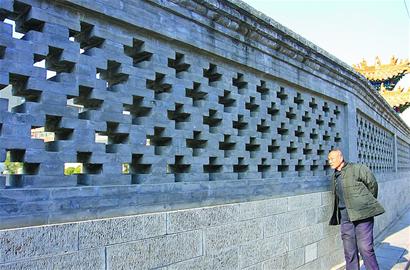 原来府学文庙的院墙,是砖砌的各种图案花样,老百姓习惯称之为"花墙子"