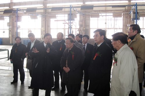 山东沂星电动汽车批量下线