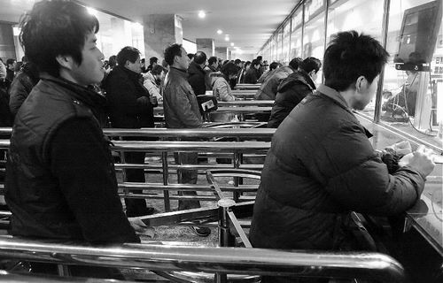 济南火车站增加17个售票窗口 中转乘客不用出