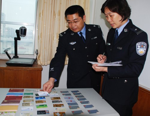 一男子利用信用卡3年诈骗155万余元