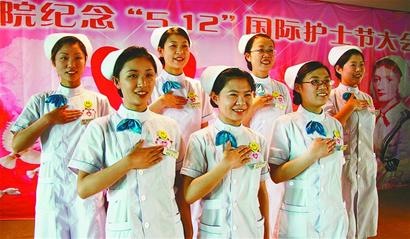 迎接国际护士节 济南医院护理人员展礼仪