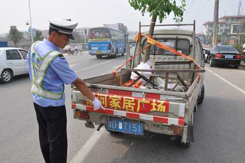 薛城交警开展涉牌涉证违法行为专项整治