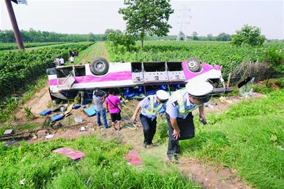 济青高速发生车祸 1人死亡20多人受伤