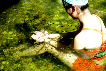 冬季养生泡温泉 祛病美容好处多