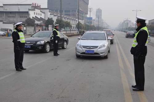 枣庄交警在薛城开展交通违法异地互查行动