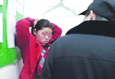 超市行窃被抓 女子脱衣大喊保安耍流氓--山东