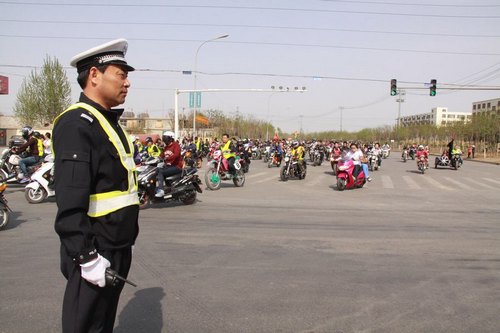 枣庄交警助力2011中国·枣庄摩托车文化旅游