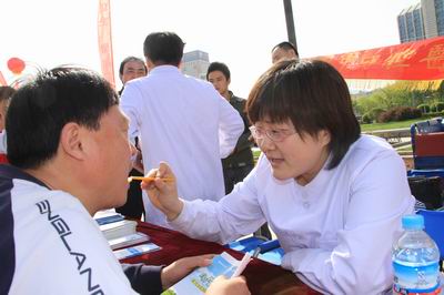 济南市口腔医院参加爱国卫生宣传月活动