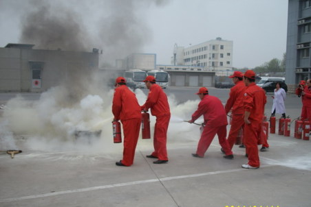 滨北分局开展消防演练提高油田单位消防能力