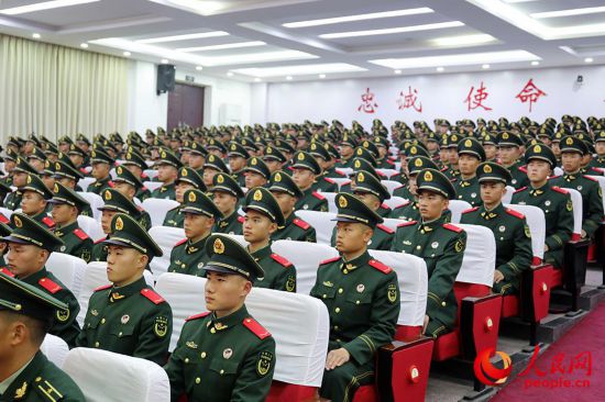 500余名今年夏秋季入伍的新戰士正式成為中國人民武裝警察部隊一員。