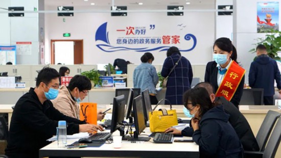 青岛西海岸新区政务服务大厅。