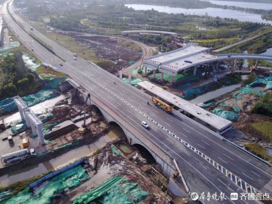 济南济泺路黄河隧道北正建叶型互通立交,将牵手隧道与4条国省道