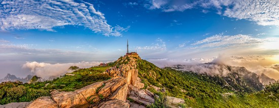 近年来，泰安着力促进文旅融合发展，打造旅游品牌，培植文旅产业，持续释放消费潜力。图为泰山景区。□记者 曹儒峰 通讯员 乔云生 报道
