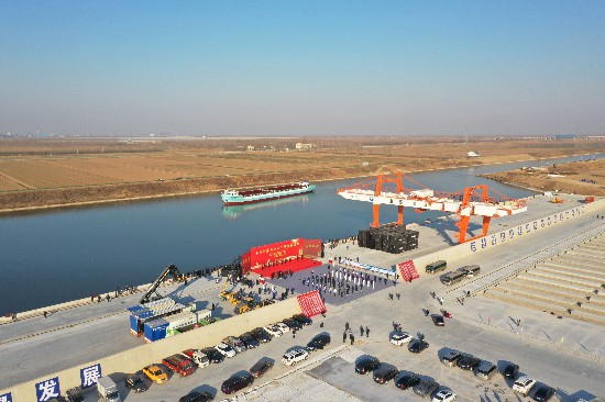 小清河博兴港以下段试航活动现场。