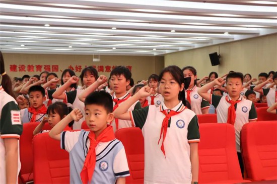 青岛同安路小学2023年新队员入队仪式举行