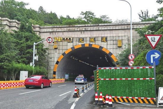 開元隧道升級改造 單向三車道臨時變兩車道