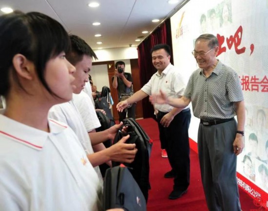 姚光武:身虽老志未衰 助寒门学子圆梦校园