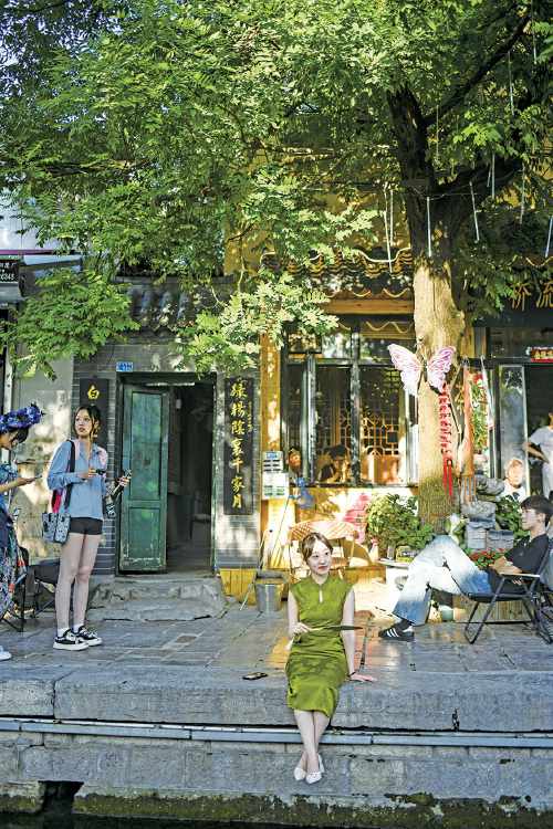 雨后“翻開”夏日畫卷 老街巷遇見詩意浪漫