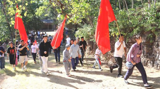 临沂《重走支前路》节目现场。